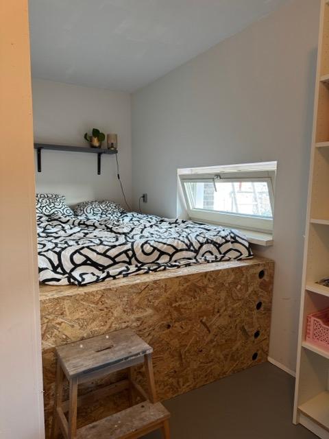 show all photos of Mathenesserplein