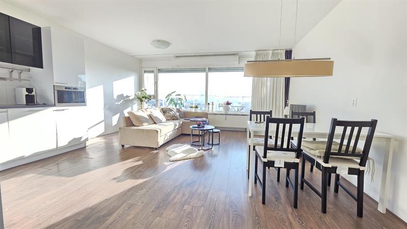 show all photos of Weena