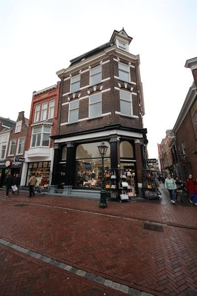 show all photos of Vrouwensteeg