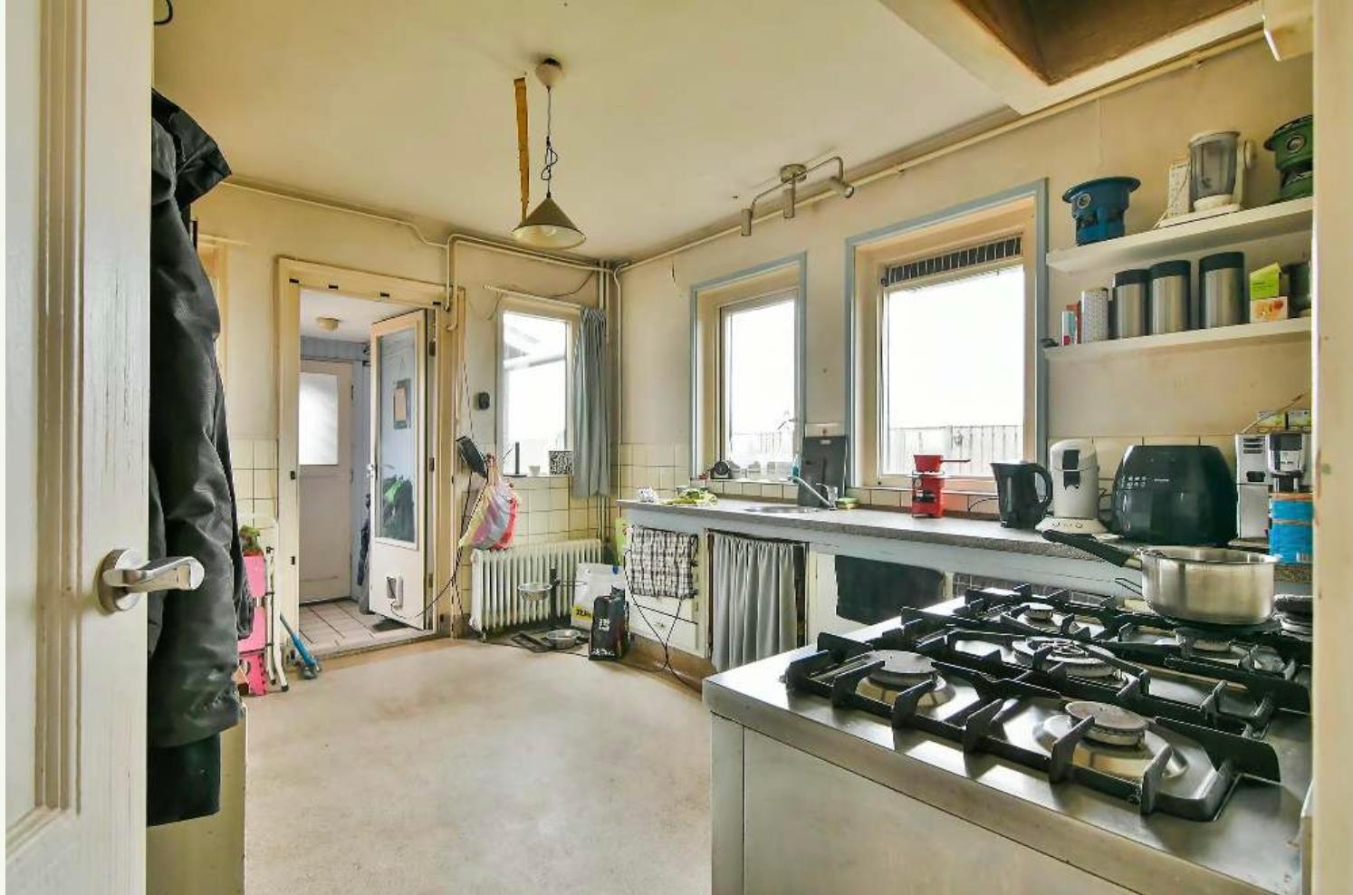 show all photos of Aalsmeerderweg