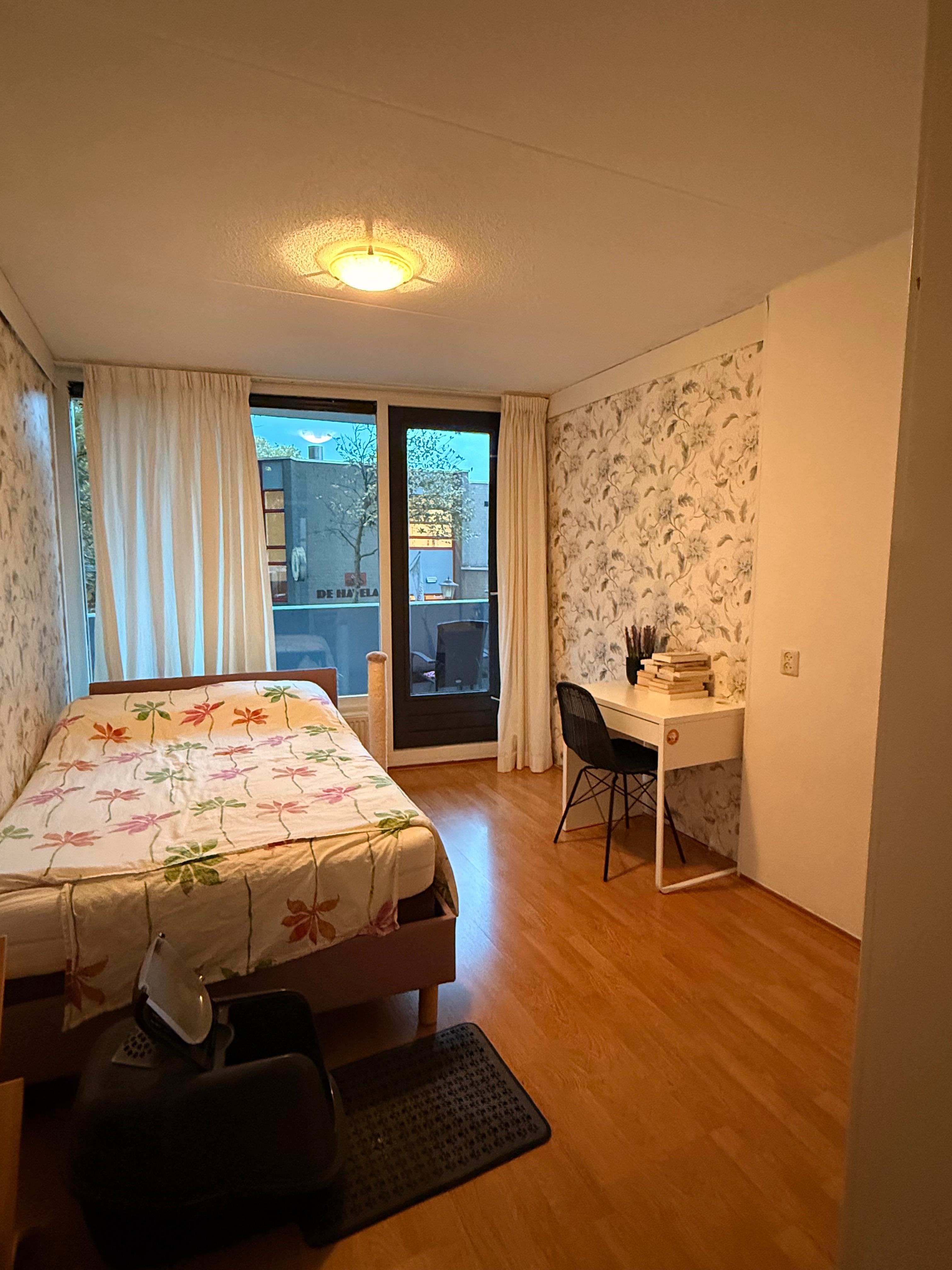 show all photos of Douwes Dekkerstraat