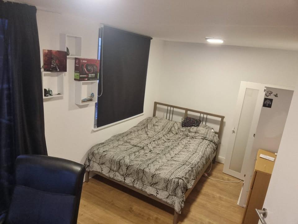 show all photos of Jan van Houtstraat