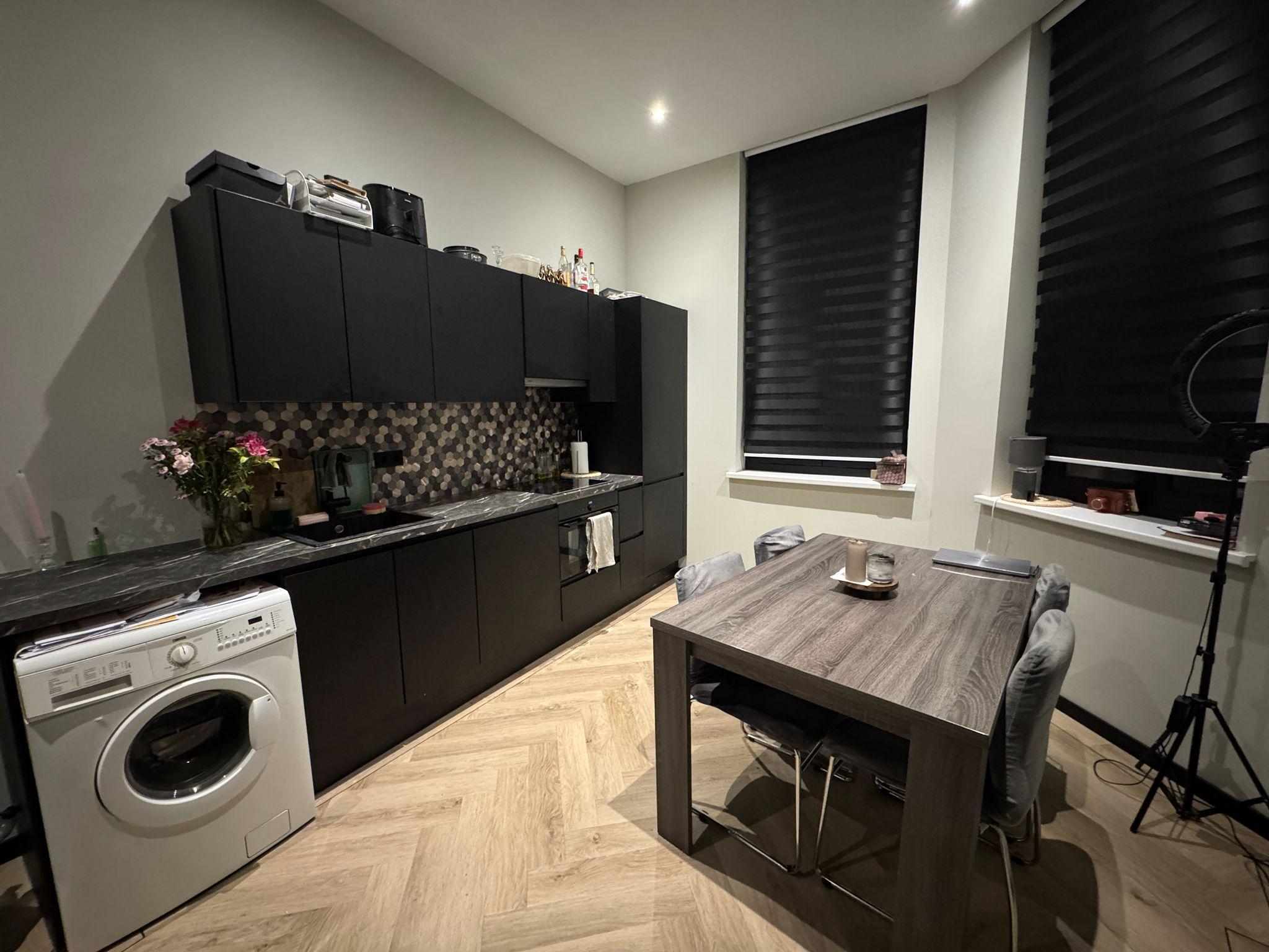 show all photos of Maijweg