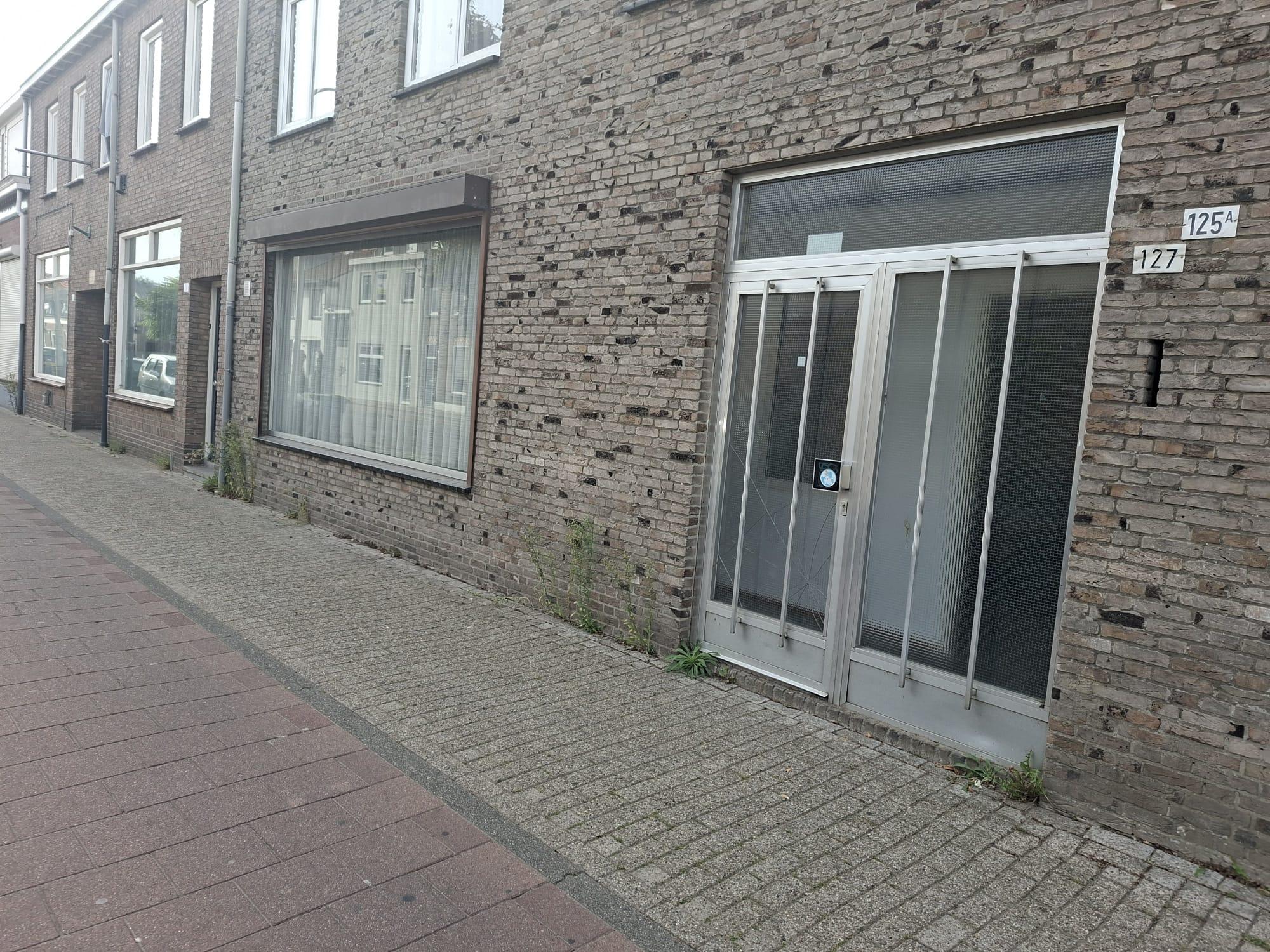 show all photos of Broekhovenseweg
