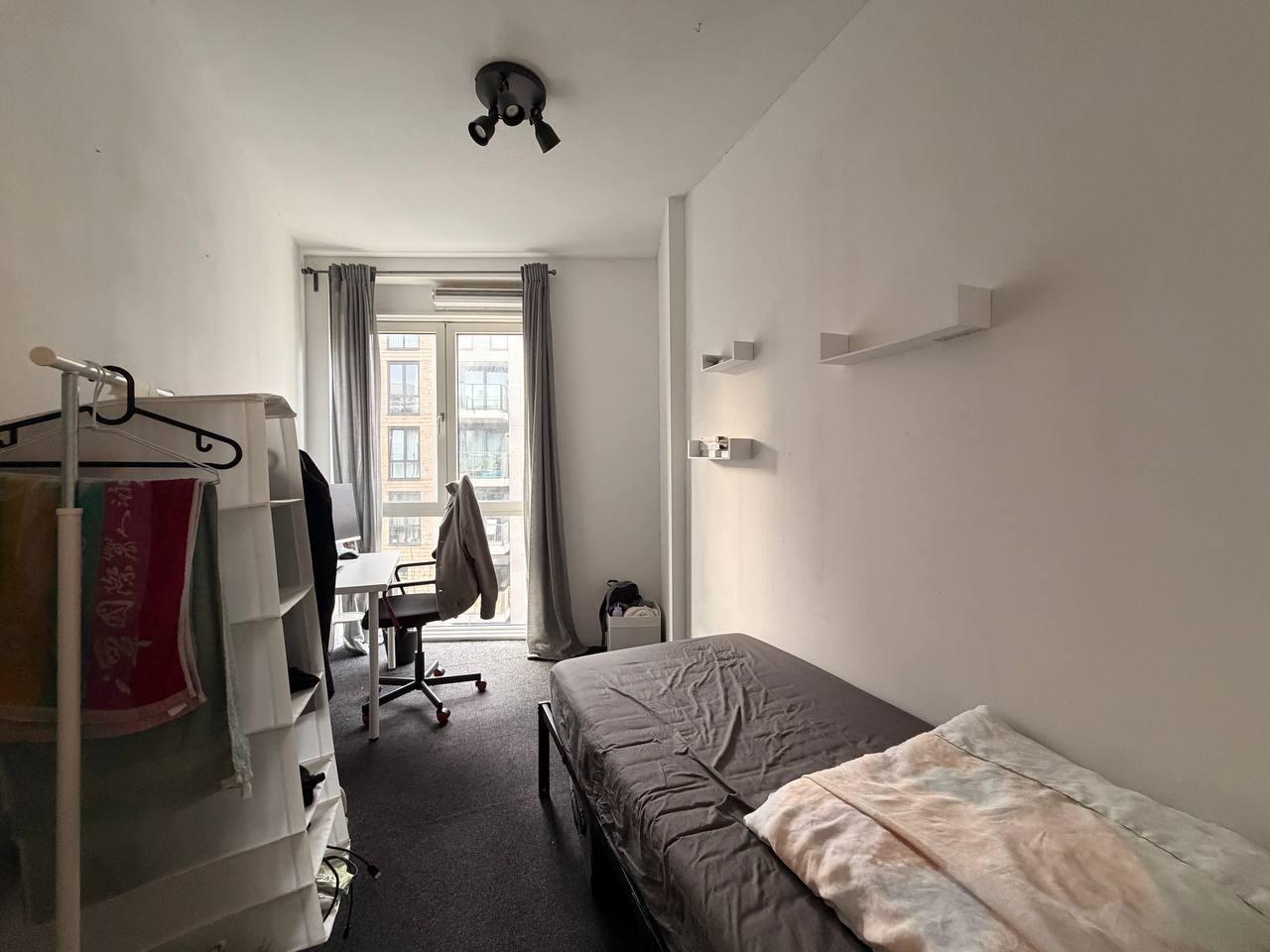 show all photos of Charley Tooropgracht