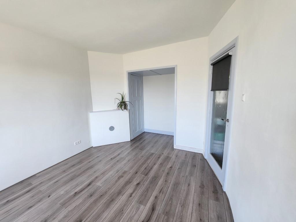 show all photos of Damasstraat