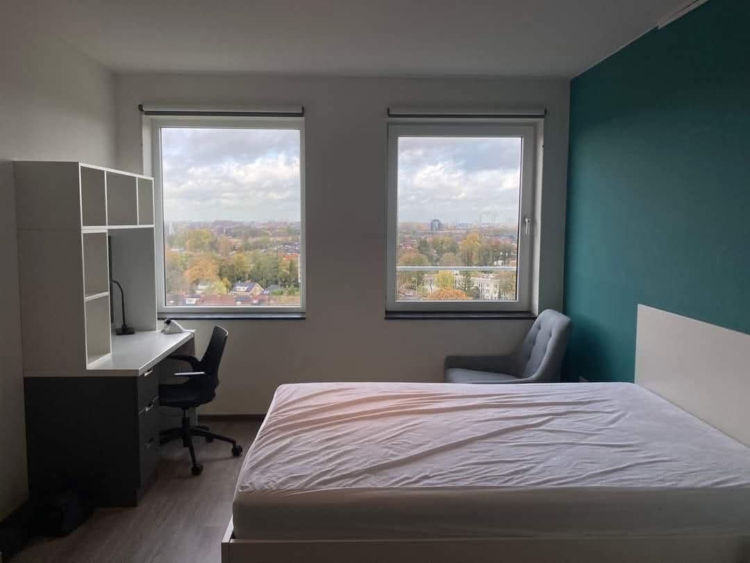 show all photos of Van Heuven Goedhartplein