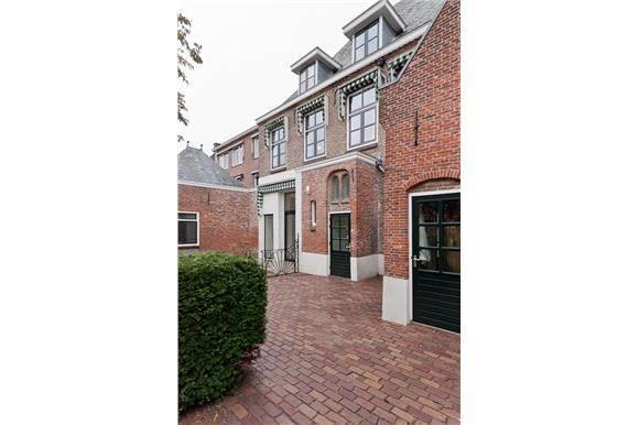 show all photos of Achterstraat