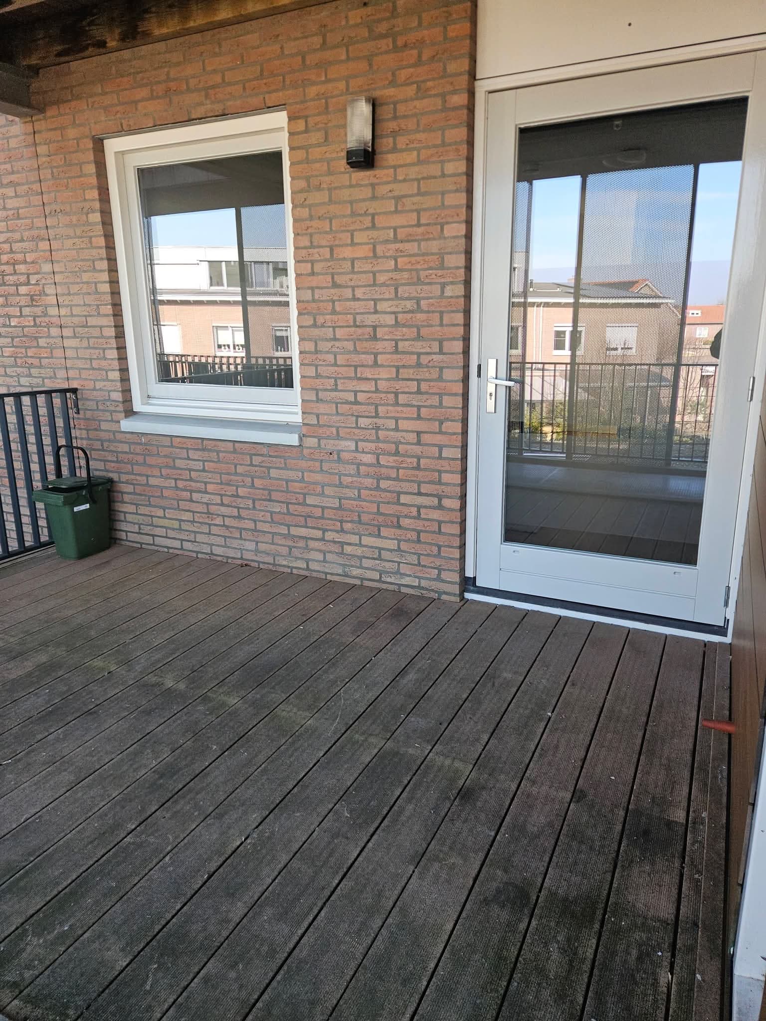 show all photos of Renier Nafzgerstraat