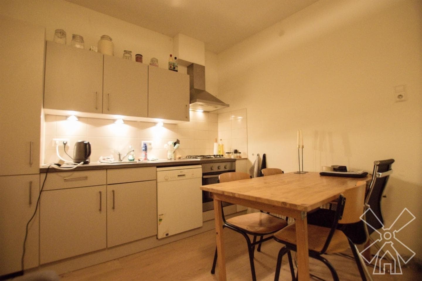 show all photos of Vlagstraat