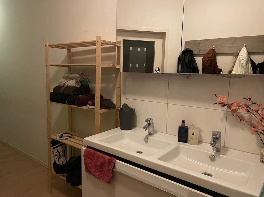 show all photos of Vlagstraat