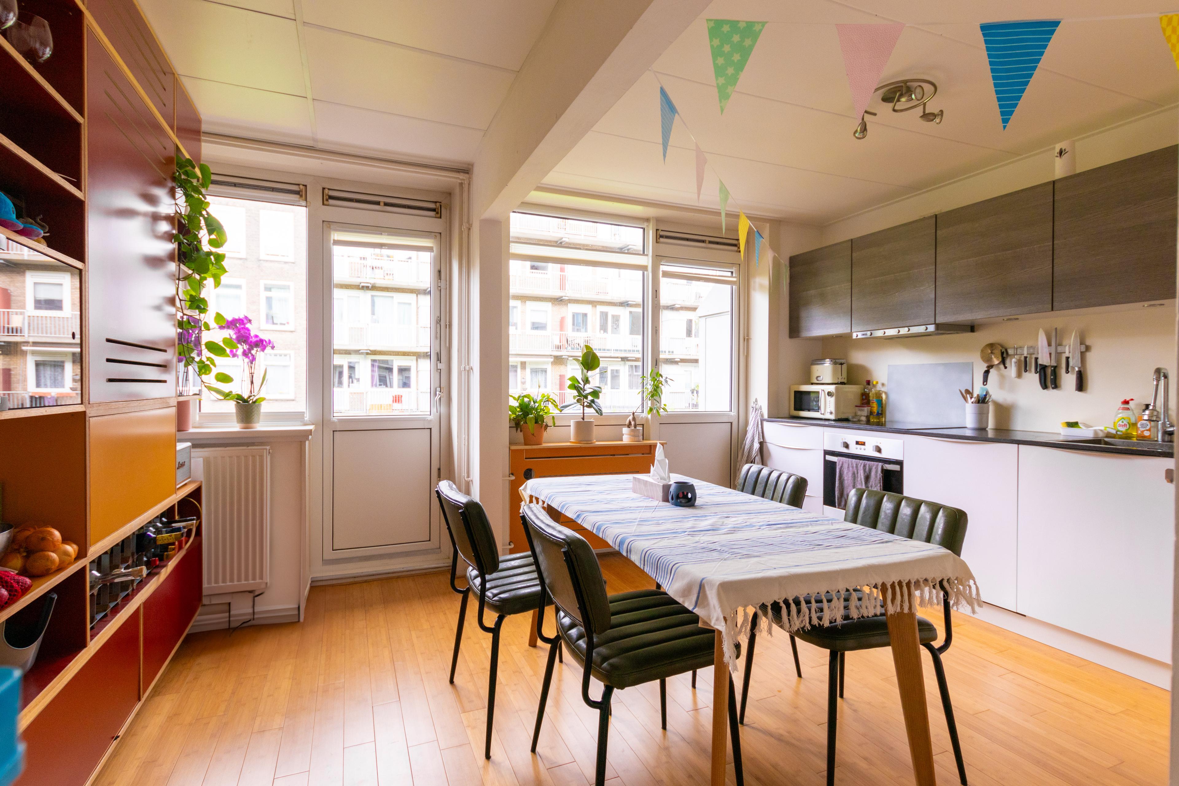 show all photos of Anna van Burenstraat