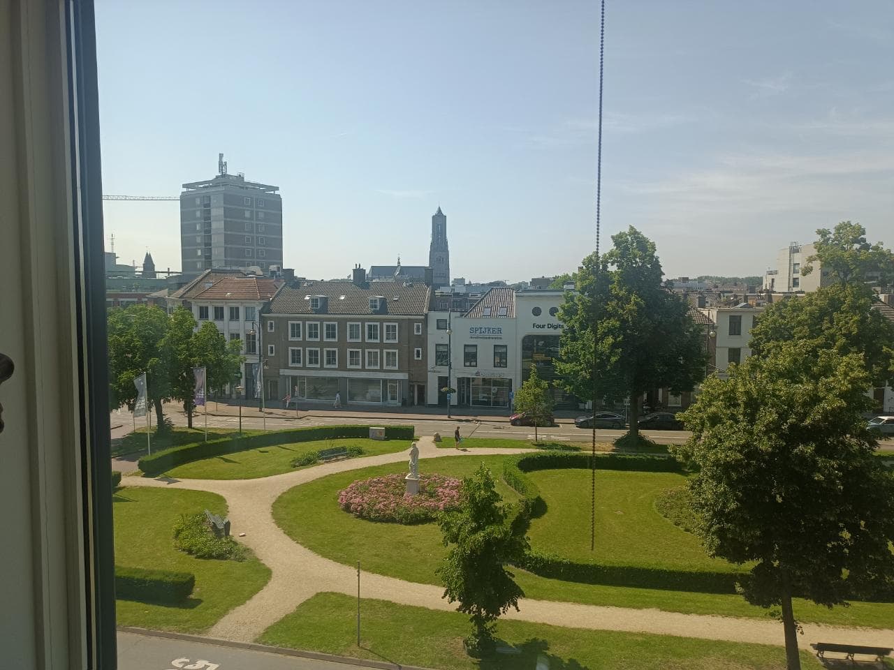show all photos of Jansbuitensingel