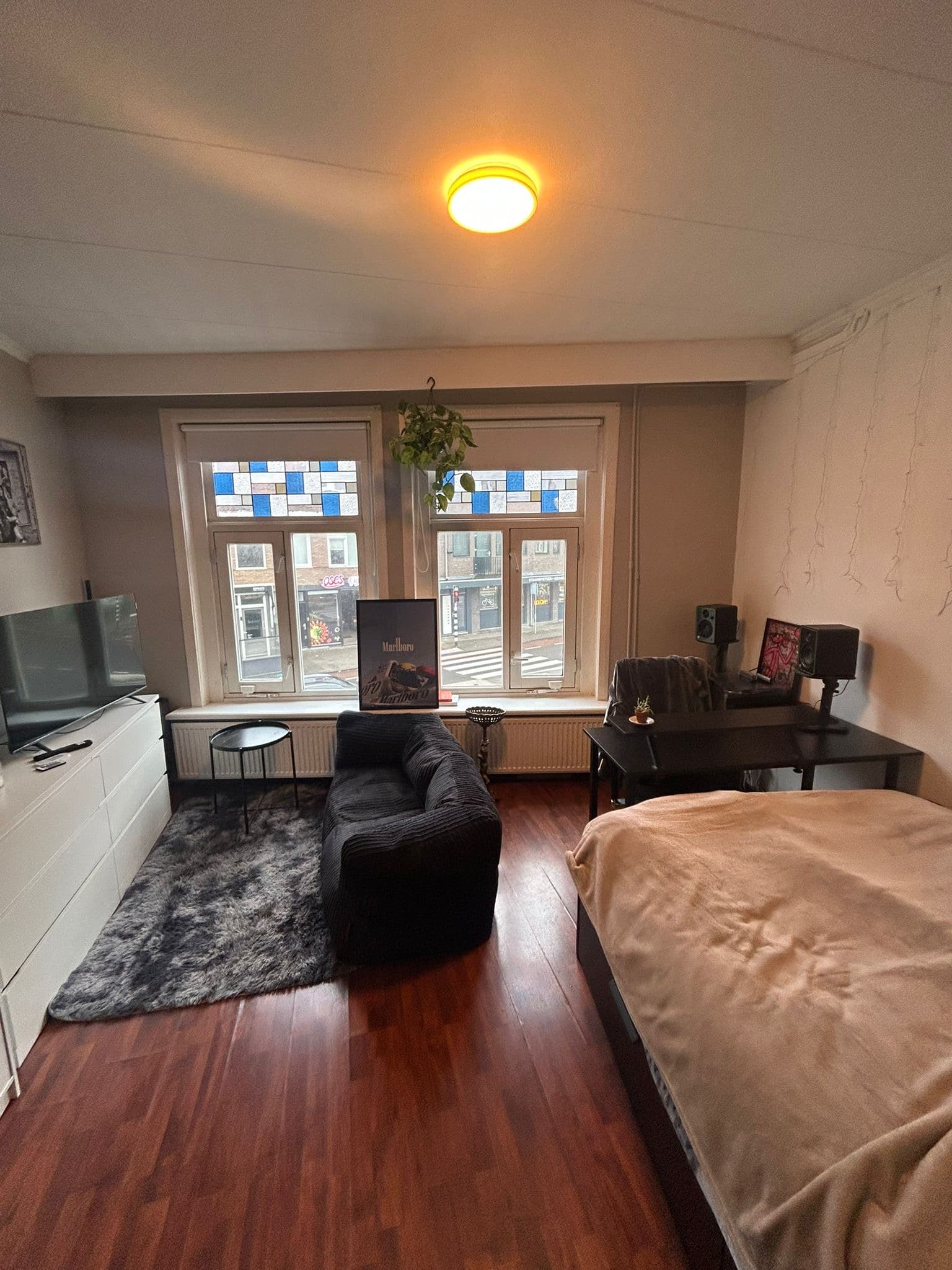 show all photos of Scharlo