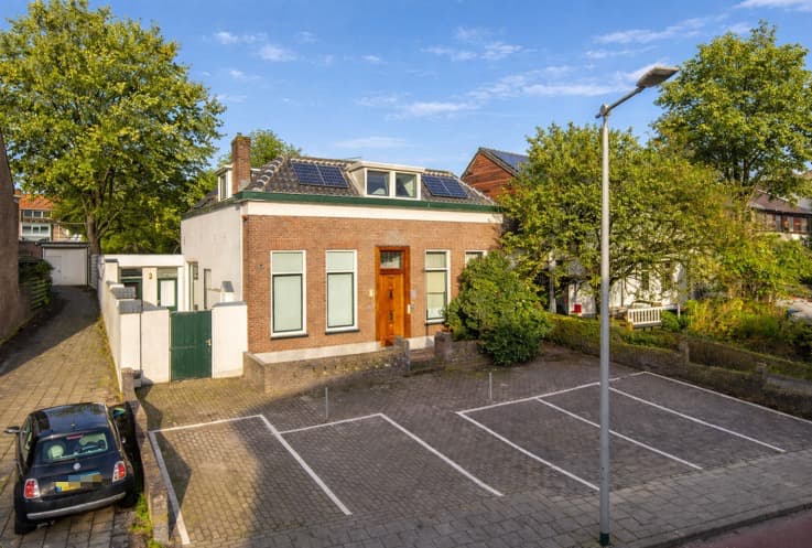 show all photos of Rosendaalsestraat