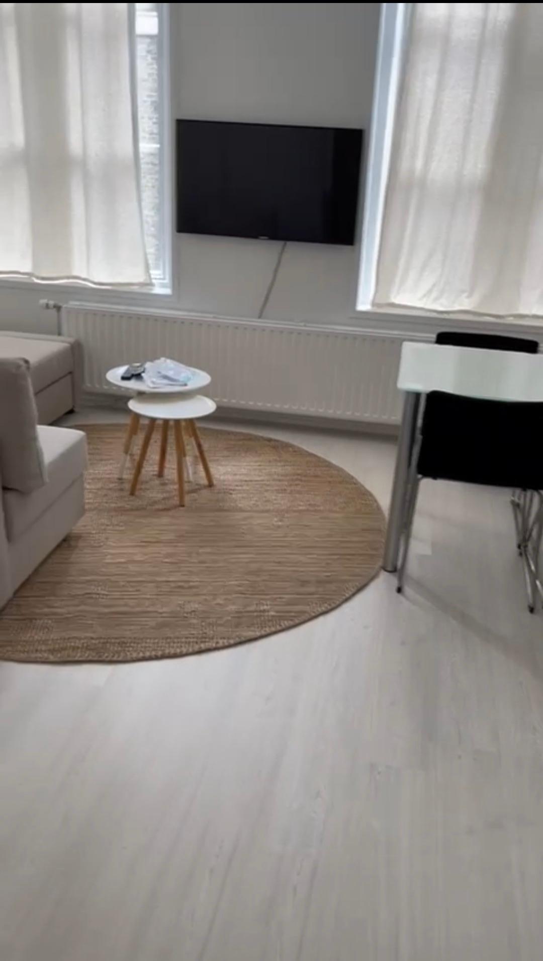 show all photos of Wijdesteeg