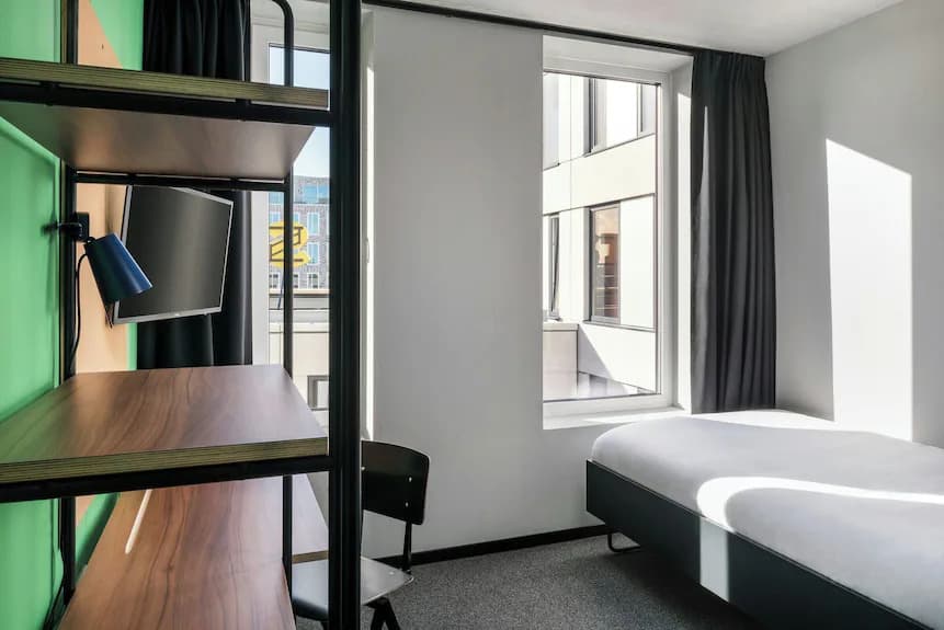 show all photos of Van Leeuwenhoekpark