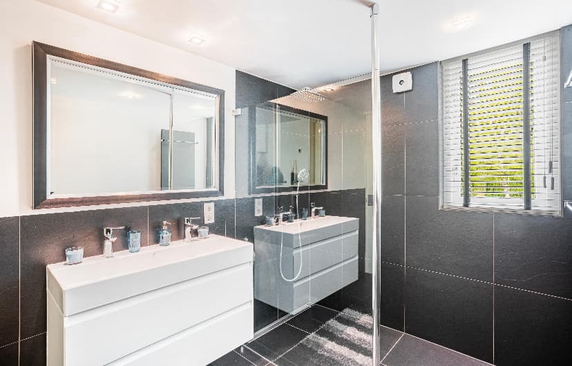 show all photos of Logger