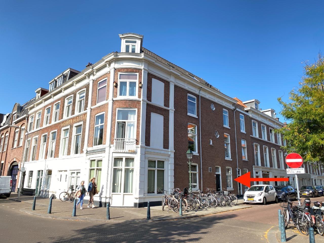 show all photos of Veenkade