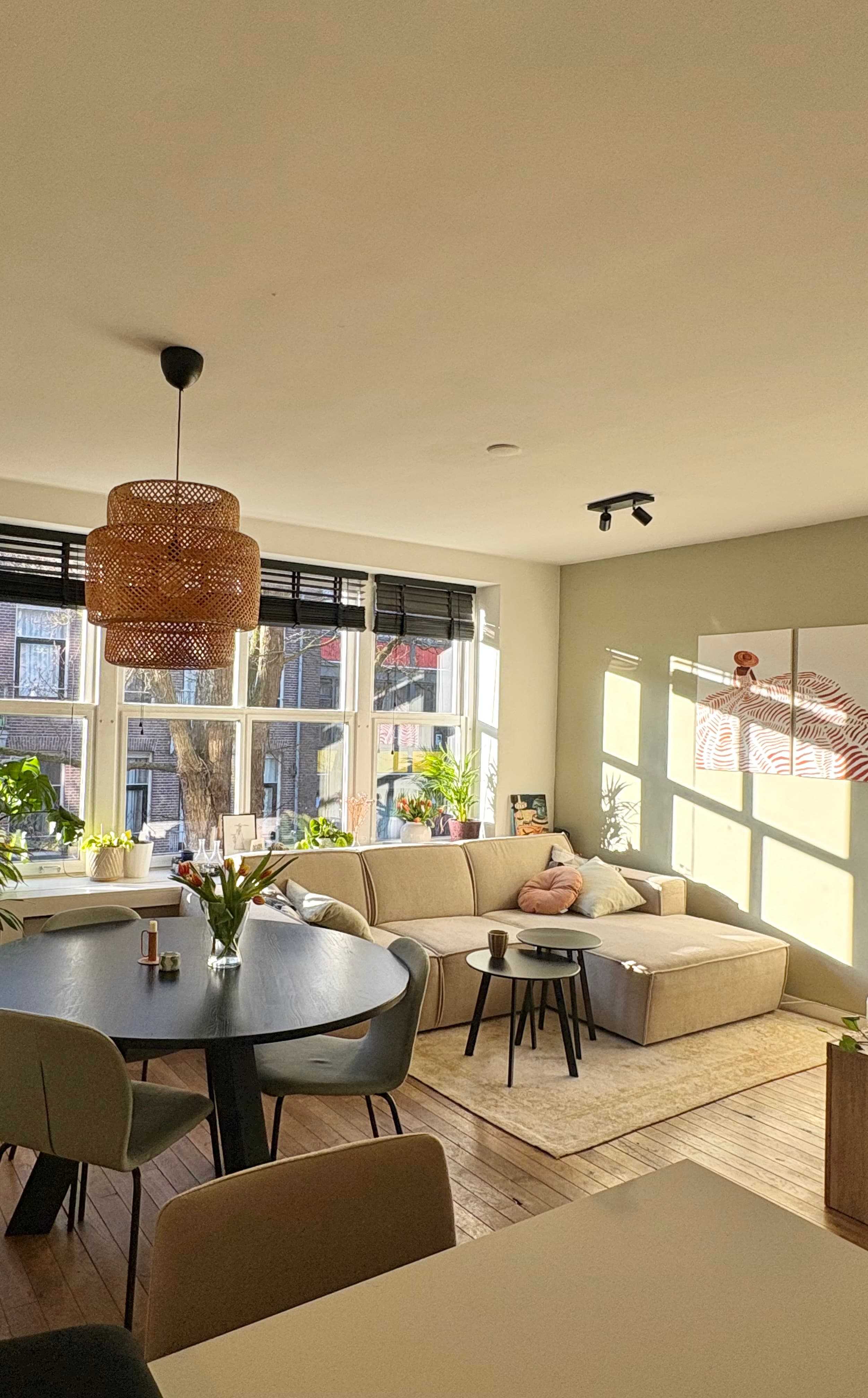 show all photos of Vrolikstraat