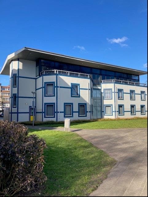 show all photos of Winkelwaard