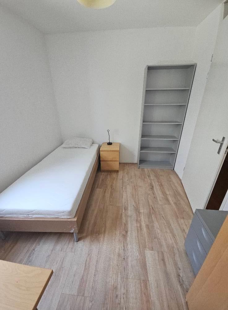 show all photos of Renier Nafzgerstraat