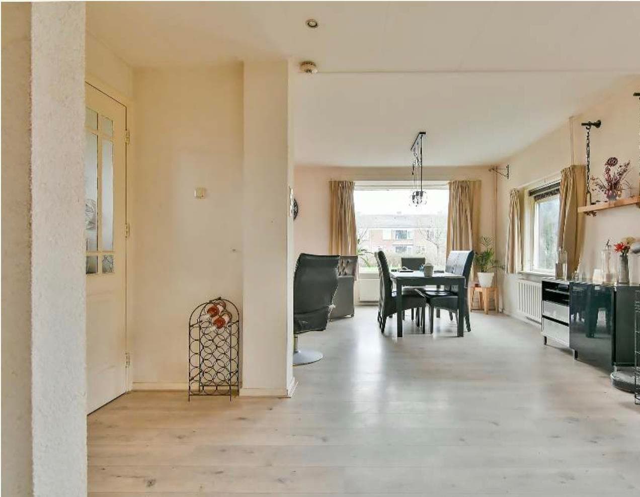 show all photos of Aalsmeerderweg