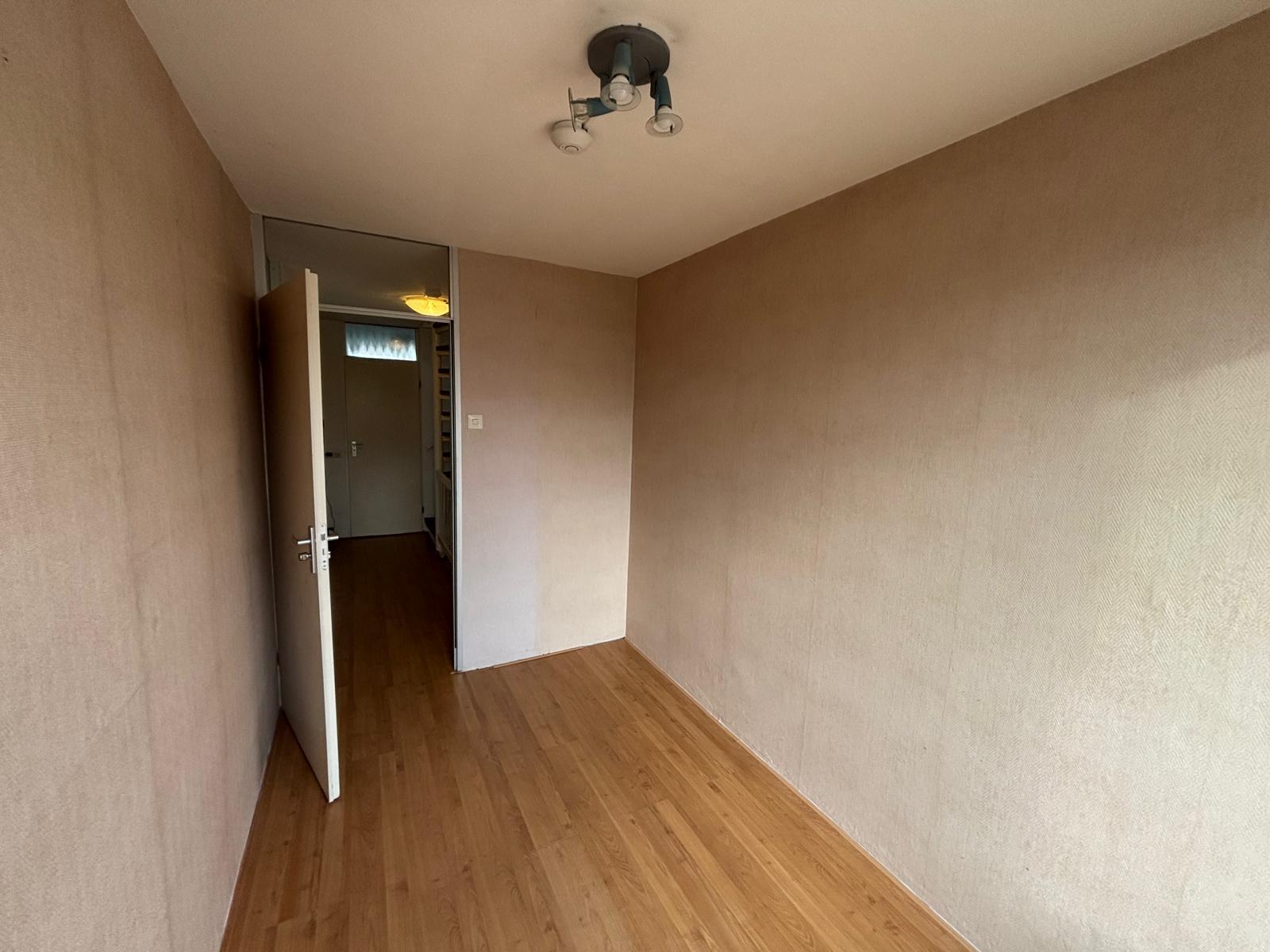 show all photos of Veenbesstraat