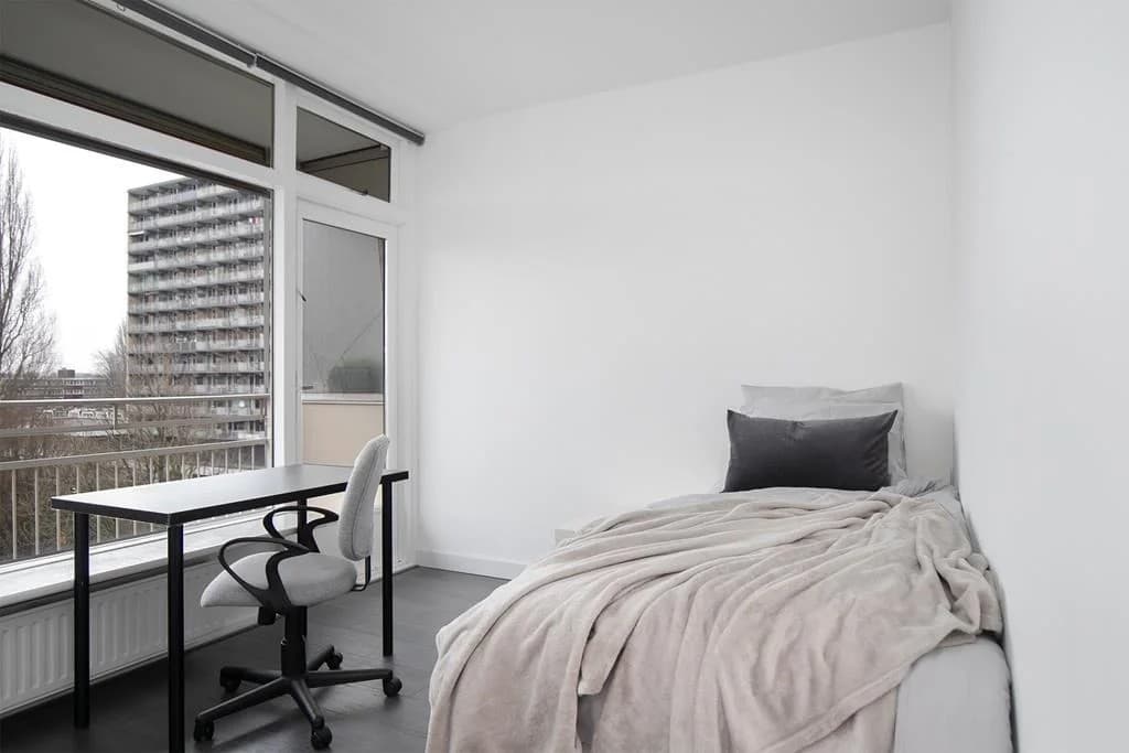 show all photos of Schouwenselaan