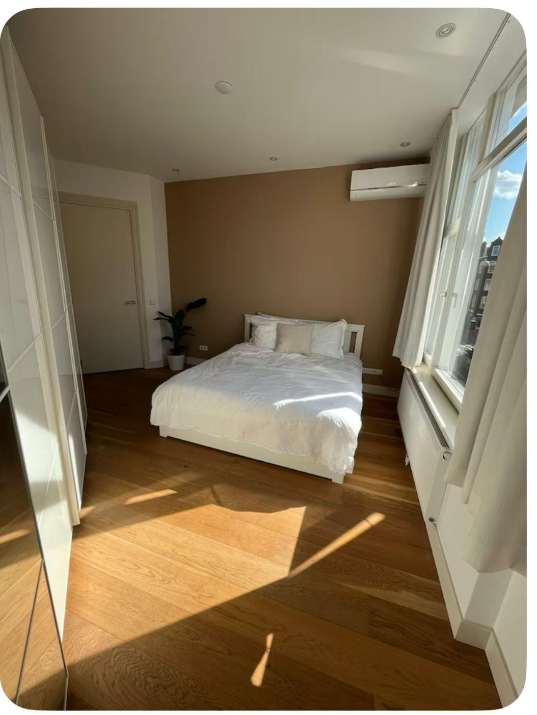 show all photos of Witte de Withstraat