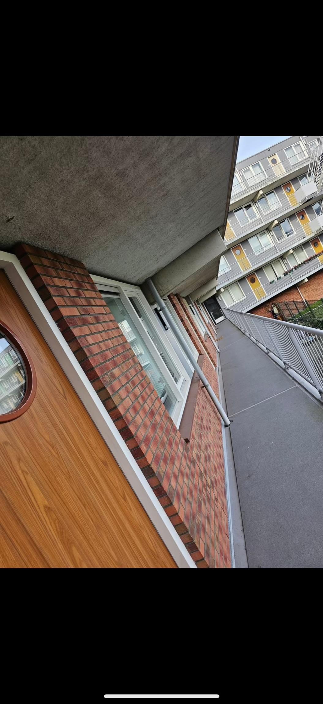 show all photos of Passerelstraat