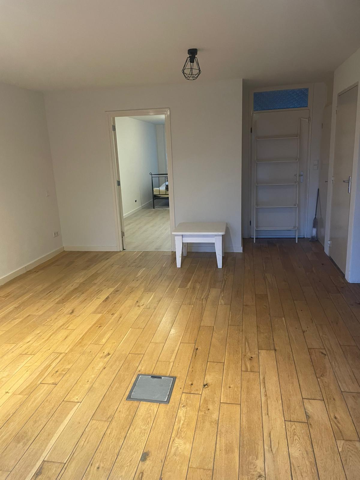 show all photos of Laan van Parijs