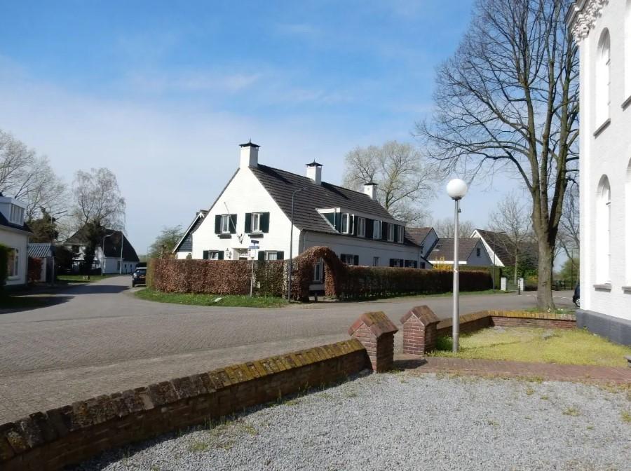 show all photos of Orthen