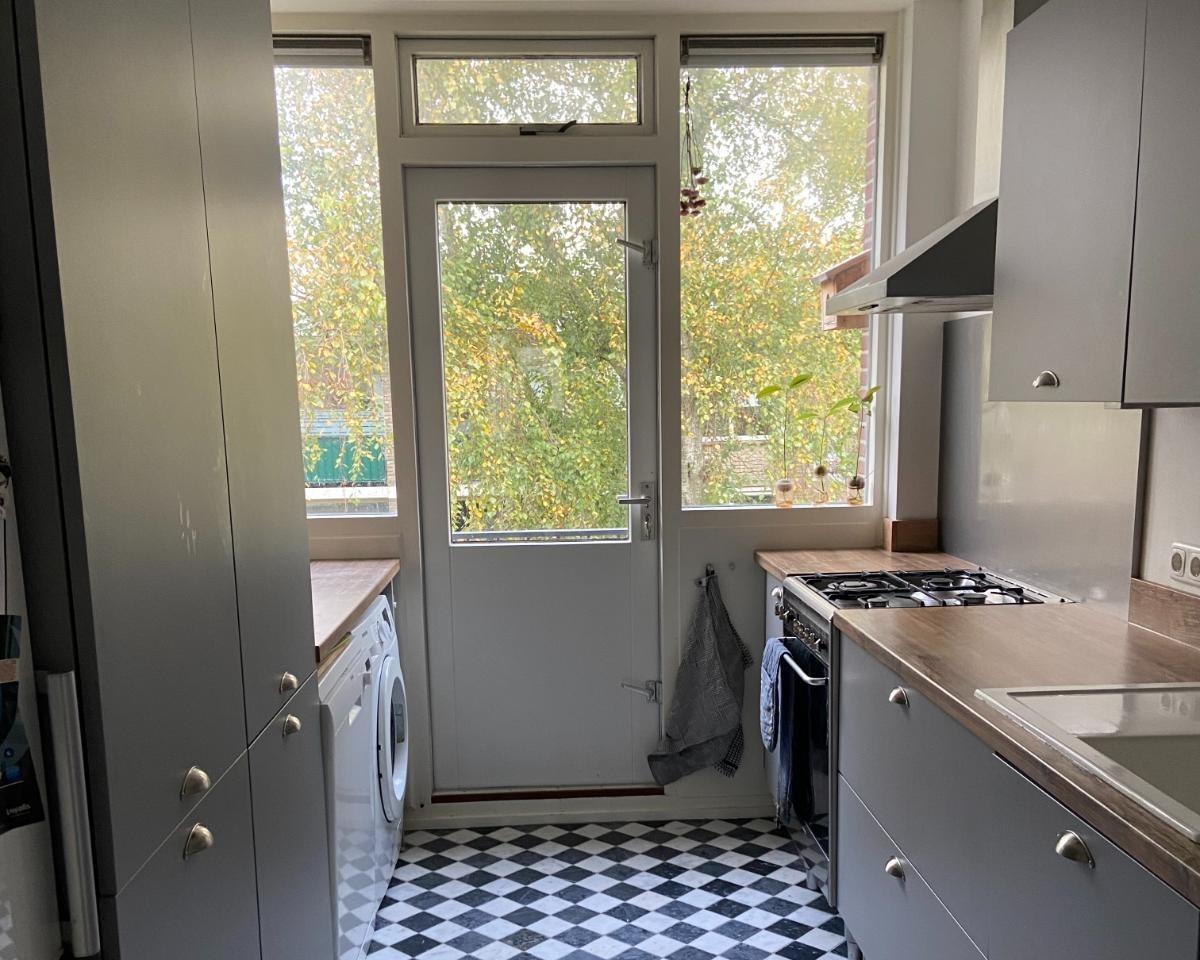 show all photos of Helperzoom