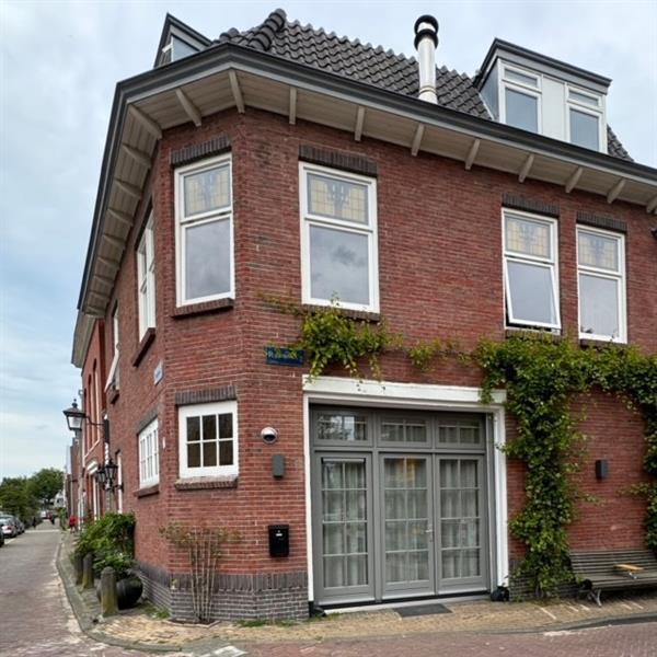 show all photos of Raamsteeg
