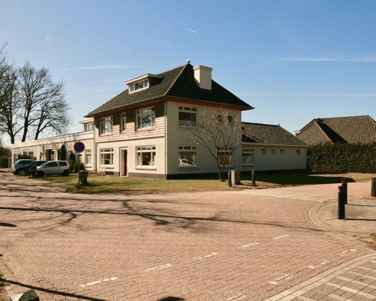 show all photos of Lindenlaan