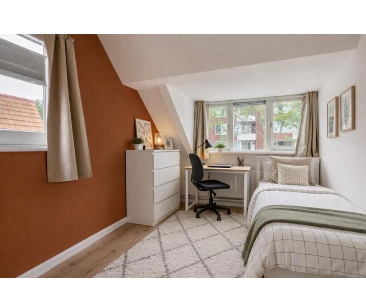 show all photos of IJsselmondselaan