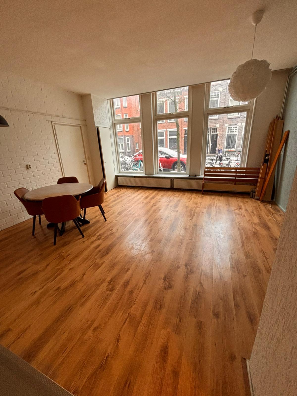 show all photos of Helper Oostsingel