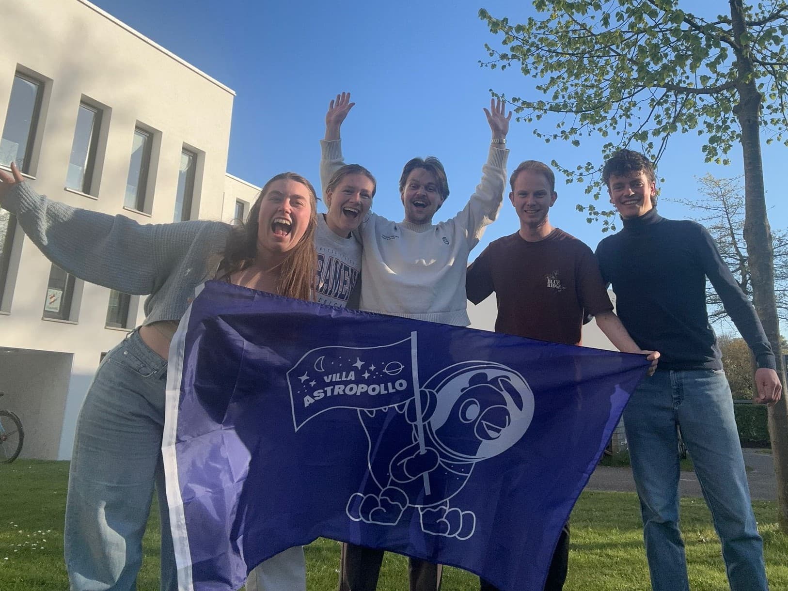 show all photos of Calslaan