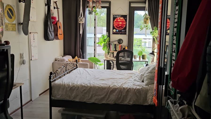 show all photos of Calslaan