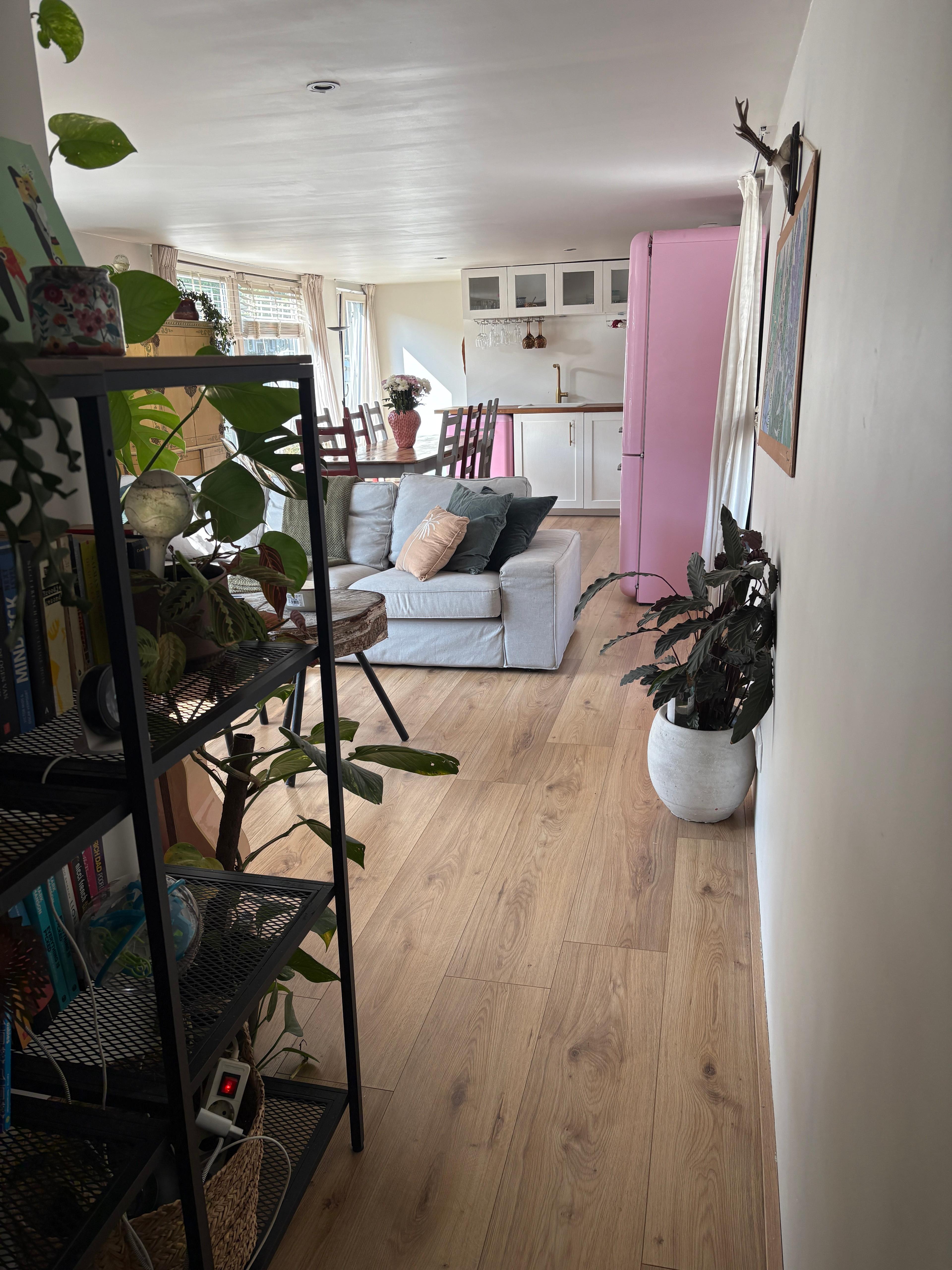 show all photos of Veenendaalkade