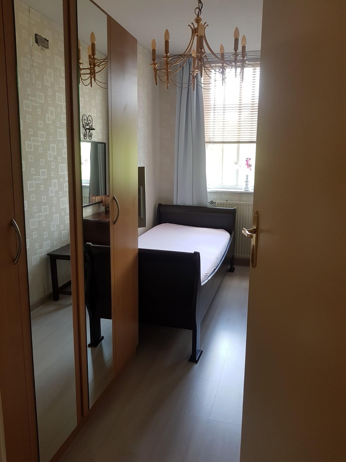 show all photos of Bernard Shawsingel