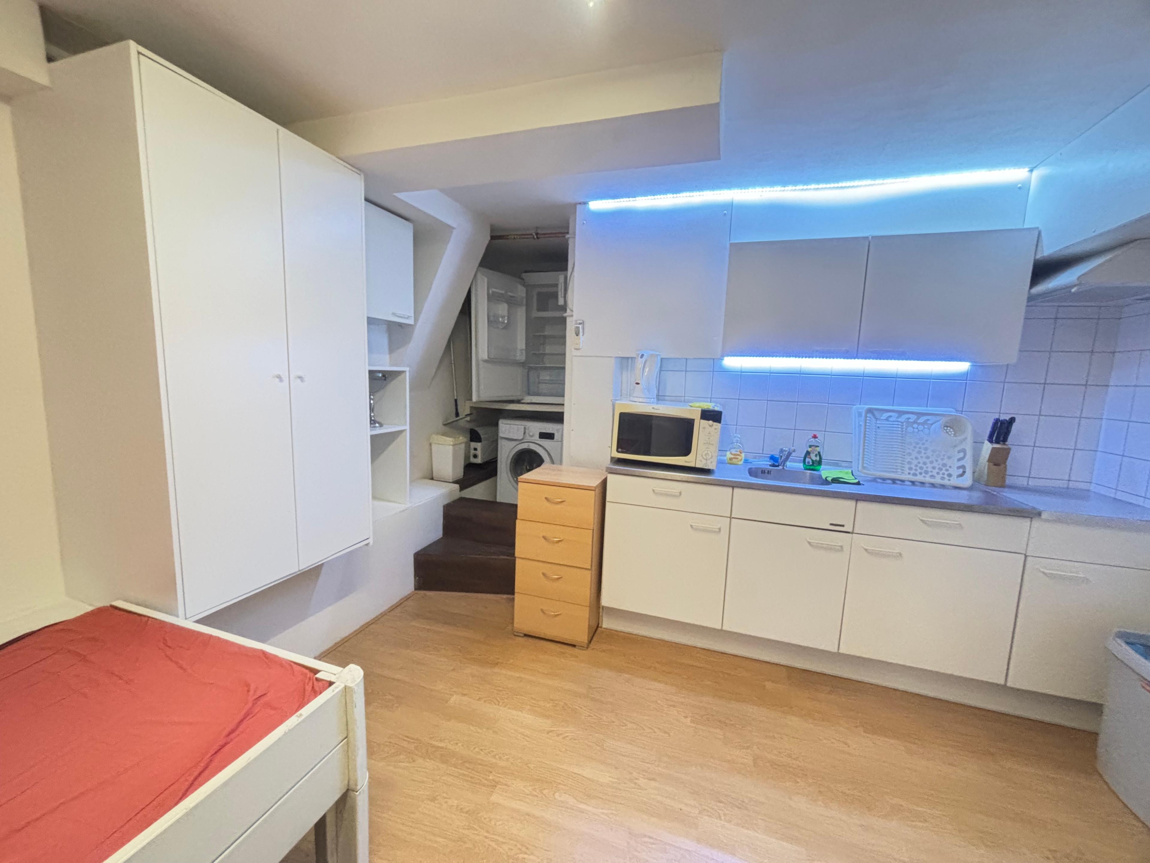 show all photos of James Rosskade