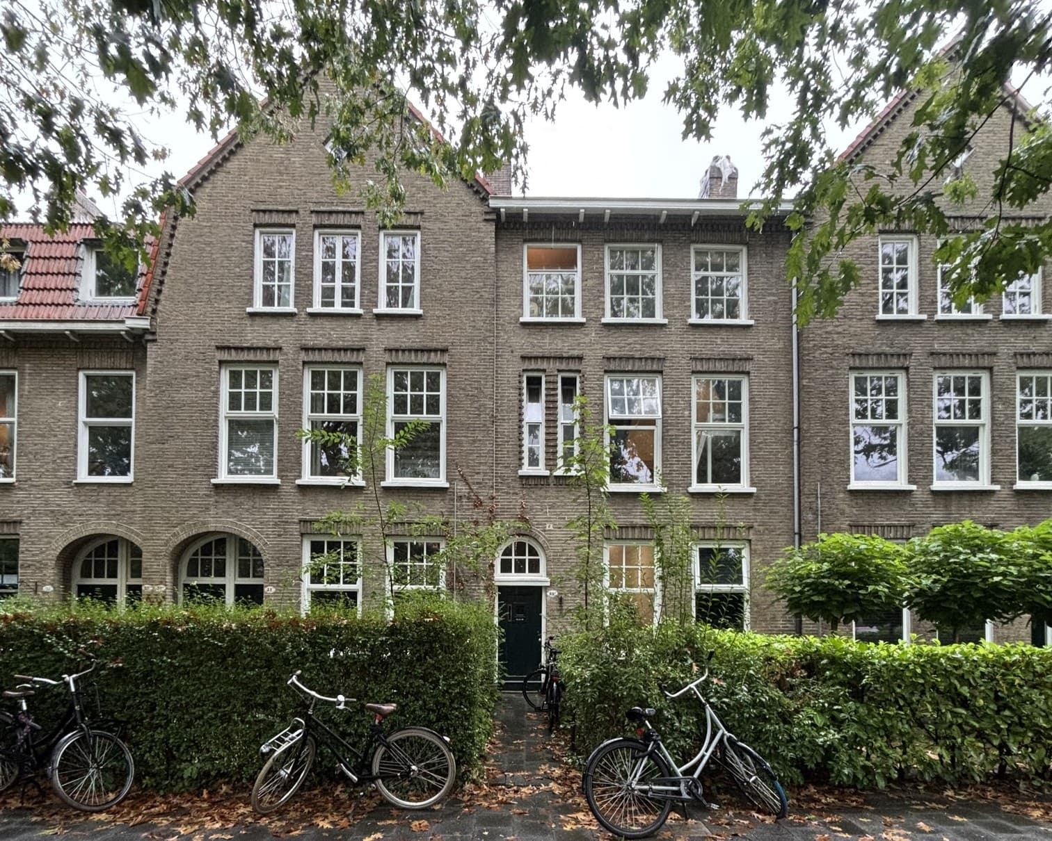 show all photos of Helper Brink