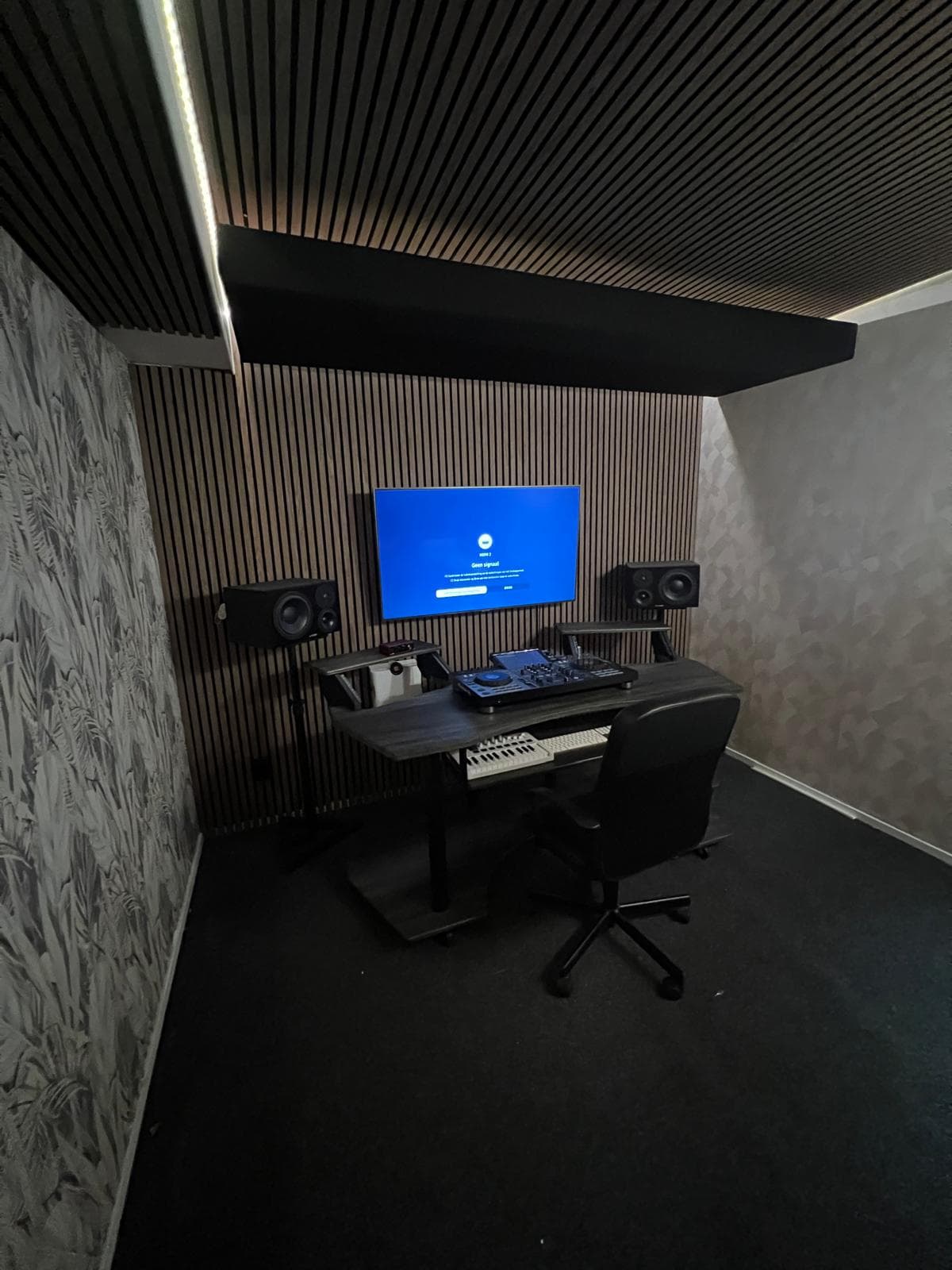 show all photos of Haarlemmerweg