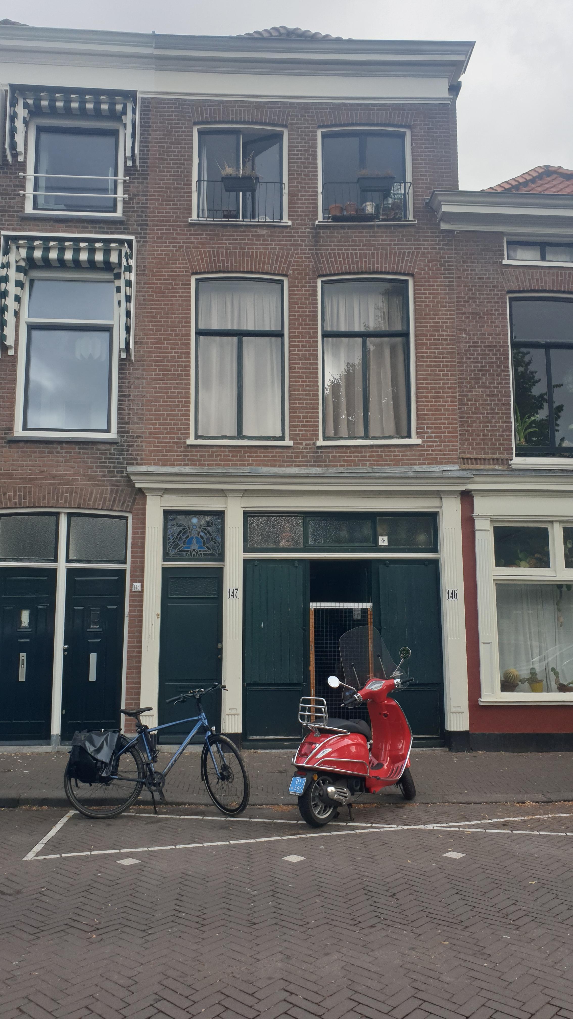 show all photos of Veenkade