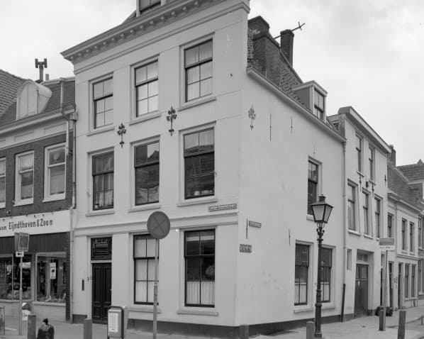 show all photos of Lange Smeestraat