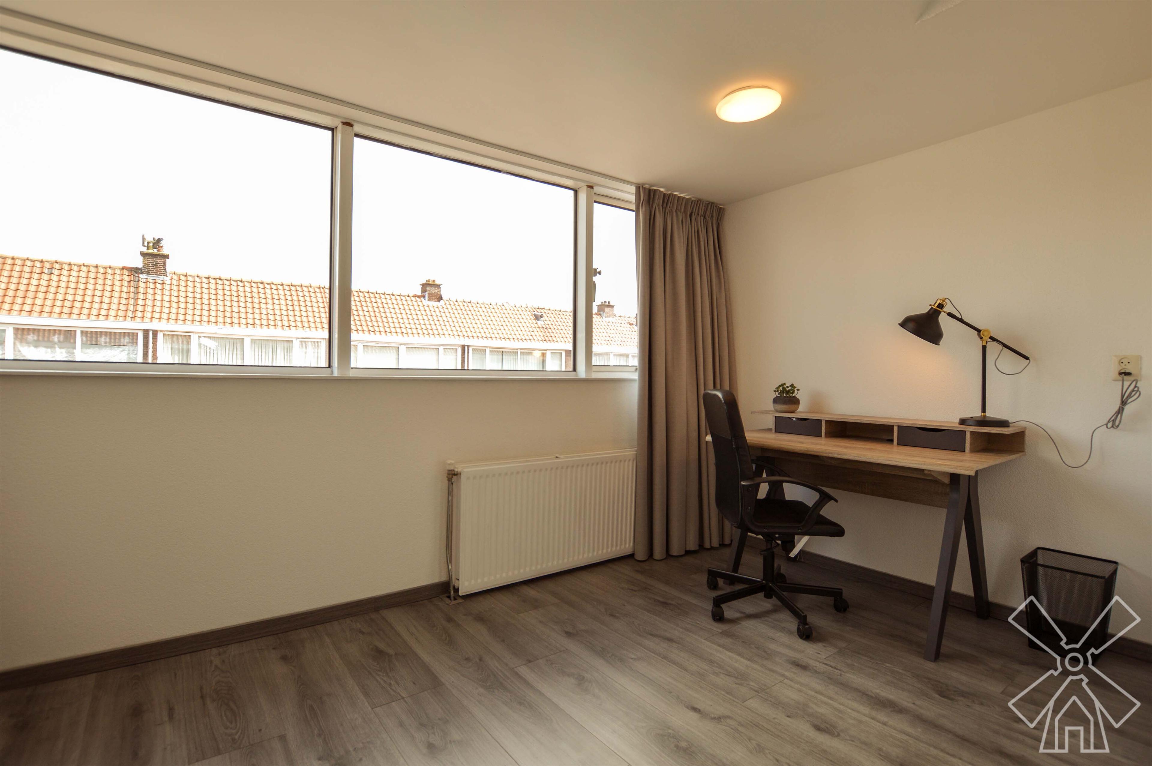 show all photos of Van den Berghstraat