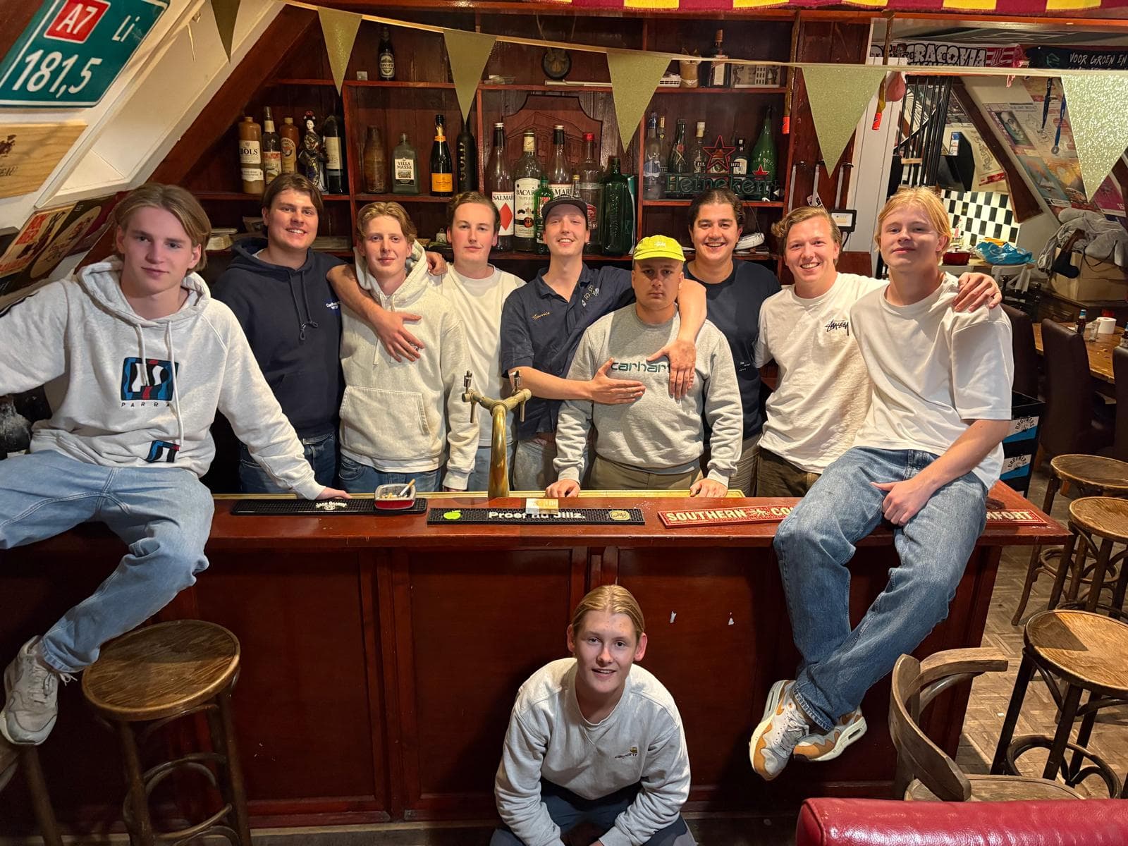 show all photos of Tussen beide Markten