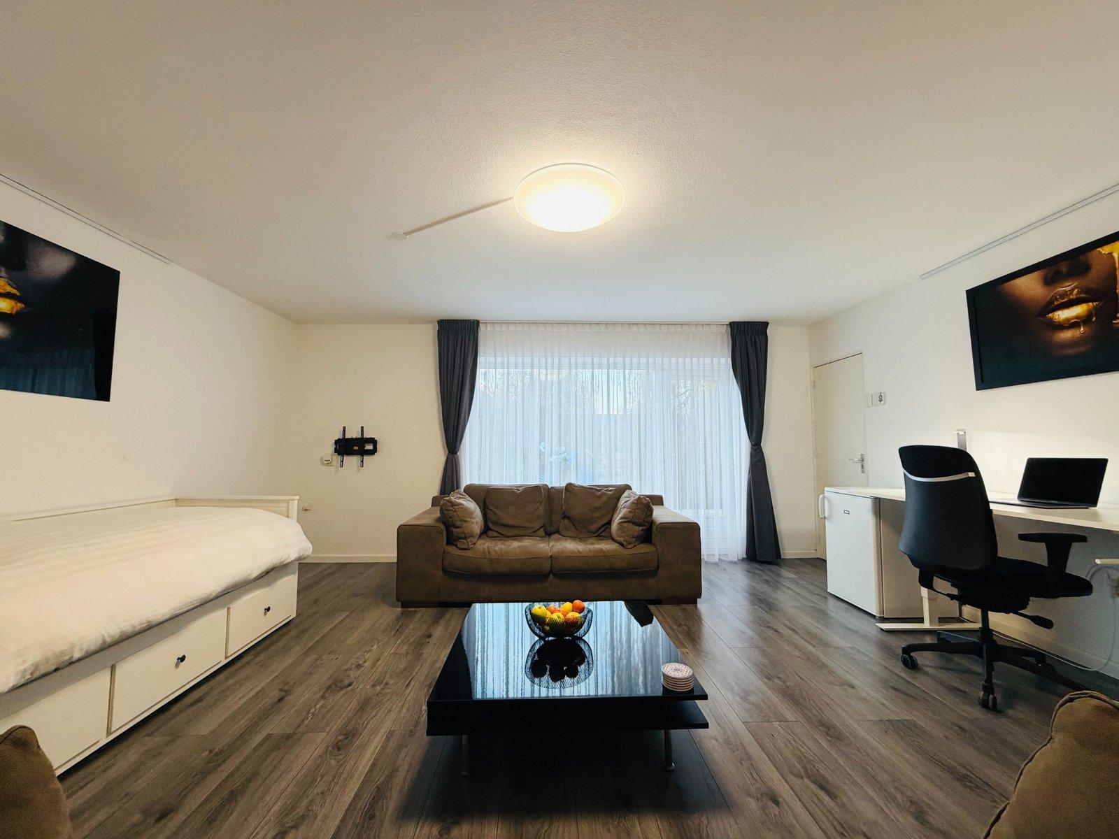 show all photos of Haarlemplein